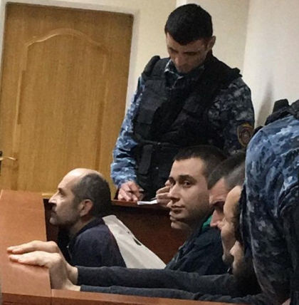 O noua sedinta de judecata in cazul celor sase indivizi care au violat doua tinere, iar pe una au aruncat-o de la etajul 7. Cei patru suspecti, care au fost retinuti, adusi la Curtea de Apel Chisinau - GALERIE FOTO O noua sedinta de judecata in cazul celor sase indivizi care au violat doua tinere, iar pe una au aruncat-o de la etajul 7. Cei patru suspecti, care au fost retinuti, adusi la Curtea de Apel Chisinau - GALERIE FOTO