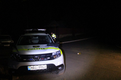 A refuzat sa se opreasca la semnalul politistilor si a fugit, iar cand oamenii legii i-au pierdut urma, s-a intors si a improscat cu pietre in ei. Un agent de patrulare a fost ranit, iar masina in care se afla accidentata. Ce a facut un motociclist din Ungheni - FOTO A refuzat sa se opreasca la semnalul politistilor si a fugit, iar cand oamenii legii i-au pierdut urma, s-a intors si a improscat cu pietre in ei. Un agent de patrulare a fost ranit, iar masina in care se afla accidentata. Ce a facut un motociclist din Ungheni - FOTO