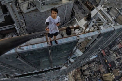 Imaginile de la inaltimi uriase i-au adus sfarsitul unui tanar. Motivul pentru care risca - GALERIE FOTO Imaginile de la inaltimi uriase i-au adus sfarsitul unui tanar. Motivul pentru care risca - GALERIE FOTO