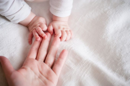 Si-a ucis copilul, dupa ce s-a imbatat si a cazut din greseala peste el