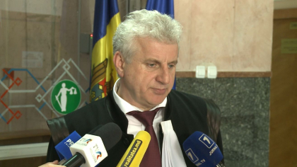 „Ceea ce se intampla astazi lui Andrei Tranga este o situatie in care traiesc practic toti oamenii de afaceri din RM, cu teama de a ramane fara averi peste noapte, cu teama descinderilor mascatilor in biroul lor in fiecare zi". O spune avocatul omului de afaceri - VIDEO „Ceea ce se intampla astazi lui Andrei Tranga este o situatie in care traiesc practic toti oamenii de afaceri din RM, cu teama de a ramane fara averi peste noapte, cu teama descinderilor mascatilor in biroul lor in fiecare zi". O spune avocatul omului de afaceri - VIDEO