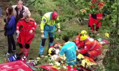 Doi moldoveni, raniti dupa ce autocarul in care se aflau s-a rasturnat si a ajuns intr-un sant pe o autostrada din Italia Doi moldoveni, raniti dupa ce autocarul in care se aflau s-a rasturnat si a ajuns intr-un sant pe o autostrada din Italia