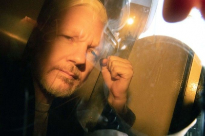 Noi acuzatii de spionaj pentru Julian Assange. SUA a anuntat alte 17 capete de inculpare Noi acuzatii de spionaj pentru Julian Assange. SUA a anuntat alte 17 capete de inculpare