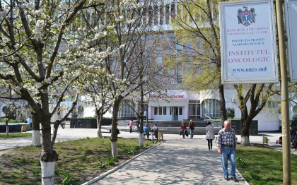 „Doamna, aveti cancer, ce nu e clar?” Mai multe femei se plang de atitudinea inumana a medicului de la Institutul Oncologic care a refuzat sa primeasca la consultatie o pacienta - sanatateinfo.md „Doamna, aveti cancer, ce nu e clar?” Mai multe femei se plang de atitudinea inumana a medicului de la Institutul Oncologic care a refuzat sa primeasca la consultatie o pacienta - sanatateinfo.md