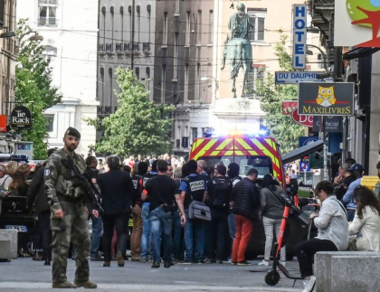 Un colet capcana a explodat la Lyon. 13 oameni au fost raniti, printre care o fetita de 8 ani Un colet capcana a explodat la Lyon. 13 oameni au fost raniti, printre care o fetita de 8 ani