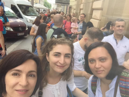 Maia Sandu voteaza la Viena. Lidera PAS a mentionat ca randurile si acolo sunt imense - FOTO
