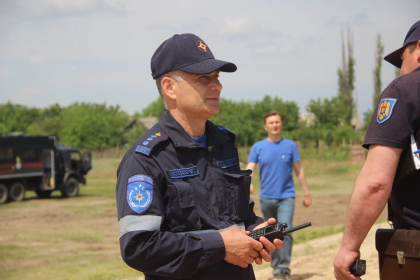 Salvatorii au fortificat un dig de protectie cu o lungime de 120 metri la Crocmaz, Stefan Voda. Peste 6 mii de saci de nisip, utilizati - VIDEO