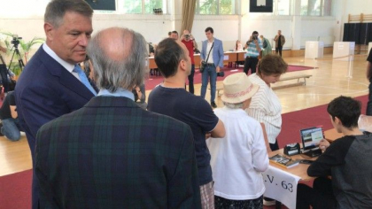 Alegeri europarlamentare si referendum 2019, UPDATE. Klaus Iohannis: ”O zi importanta. Haideti la vot!” Alegeri europarlamentare si referendum 2019, UPDATE. Klaus Iohannis: ”O zi importanta. Haideti la vot!”