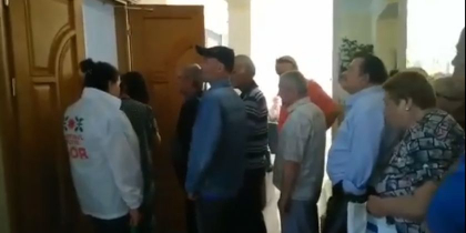 Partidul Șor indeamna oamenii sa voteze pentru PSD? Reactia Serviciului de presa. VIDEO - ZDG.MD Partidul Șor indeamna oamenii sa voteze pentru PSD? Reactia Serviciului de presa. VIDEO - ZDG.MD