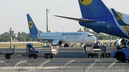 O companie aeriana din Ucraina "a uitat" sa ia la bord 30 de pasageri. "Cand mi-au zis ca avionul a inchis usile si si-a luat zborul am crezut ca glumeste, pentru ca asa ceva nu se poate intampla" O companie aeriana din Ucraina "a uitat" sa ia la bord 30 de pasageri. "Cand mi-au zis ca avionul a inchis usile si si-a luat zborul am crezut ca glumeste, pentru ca asa ceva nu se poate intampla"