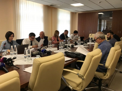Consultari publice la Parlament. Deputatii blocului ACUM discuta pe marginea proiectului de modificare a legii cu privire la Procuratura - FOTO/VIDEO Consultari publice la Parlament. Deputatii blocului ACUM discuta pe marginea proiectului de modificare a legii cu privire la Procuratura - FOTO/VIDEO