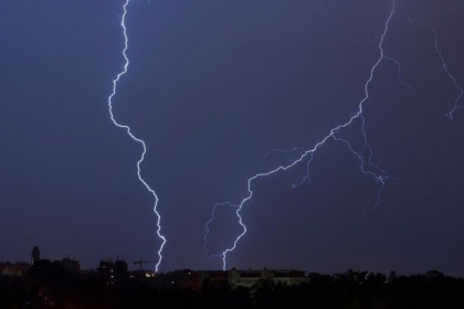 Ploile cu descarcari electrice revin. Ce temperaturi vom avea astazi, dar si in urmatoarele zile. Prognoza meteo - FOTO