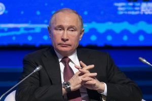 Popularitatea lui Vladimir Putin scade in sondaje