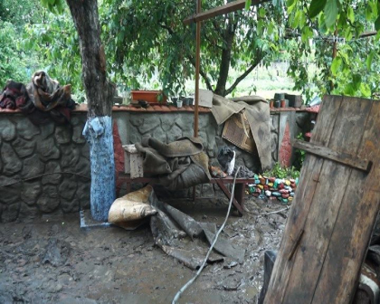 15 minute de ploaie a facut dezastru la Soldanesti. Mai multe case au fost inundate, iar animalele inecate: „Apa intra pe geamuri, copiii i-am urcat in pod” - FOTO/VIDEO 15 minute de ploaie a facut dezastru la Soldanesti. Mai multe case au fost inundate, iar animalele inecate: „Apa intra pe geamuri, copiii i-am urcat in pod” - FOTO/VIDEO