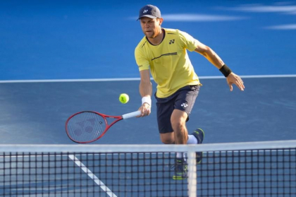 Tenismenul Radu Albot si-a incheiat drumul spre marele trofeu al turneului Roland Garros. Moldoveanul a cedat in patru seturi in fata germanlui Jan-Lennard Struff, dupa un meci la limita Tenismenul Radu Albot si-a incheiat drumul spre marele trofeu al turneului Roland Garros. Moldoveanul a cedat in patru seturi in fata germanlui Jan-Lennard Struff, dupa un meci la limita