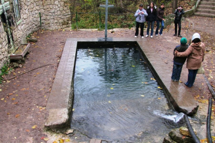 Caz terifiant la Manastirea Saharna. O femeie ar fi fost strangulata si aruncata in "Izvorul Minunilor" de catre propriul fiu