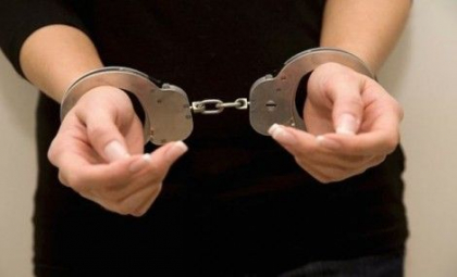 A luat un credit bancar de jumatate de milion si a dat in gaj bunuri materiale care apartineau altor persoane. O femeie din capitala, condamnata la ani grei de puscarie. Schema prin care a actionat A luat un credit bancar de jumatate de milion si a dat in gaj bunuri materiale care apartineau altor persoane. O femeie din capitala, condamnata la ani grei de puscarie. Schema prin care a actionat