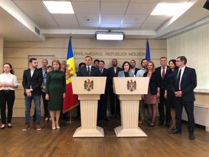 Liderii blocului ACUM invita socialistii la discutii in privinta formarii unei coalitii. Andrei Nastase: ”Plahotniuc pregateste o noua lovitura de stat” - VIDEO Liderii blocului ACUM invita socialistii la discutii in privinta formarii unei coalitii. Andrei Nastase: ”Plahotniuc pregateste o noua lovitura de stat” - VIDEO
