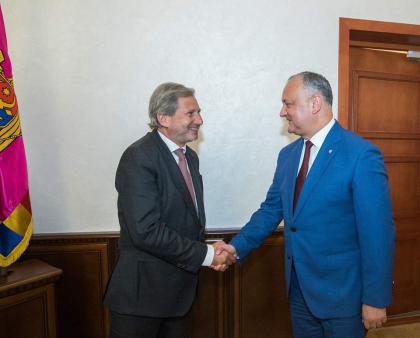 Igor Dodon s-a intalnit cu Johannes Hahn. La intrevedere a participat si seful Delegatiei Comisiei Europene in Moldova, Peter Michalko. Despre ce au discutat - GALERIE FOTO Igor Dodon s-a intalnit cu Johannes Hahn. La intrevedere a participat si seful Delegatiei Comisiei Europene in Moldova, Peter Michalko. Despre ce au discutat - GALERIE FOTO