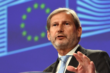 Comisarul european pentru extindere, Johannes Hahn, a ajuns la Chisinau si s-a intalnit cu Maia Sandu si Andrei Nastase