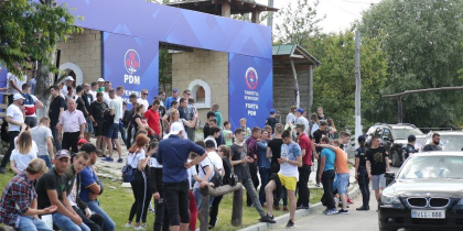 VIDEO/Distractie si masini de lux: Ce s-a discutat la intalnirea tinerilor democrati - zdg.md VIDEO/Distractie si masini de lux: Ce s-a discutat la intalnirea tinerilor democrati - zdg.md