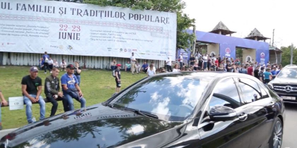 Mercedesul cu geamuri umbrite al lui Tutu, „imun” in fata politiei. Cum a fost surprins automobilul - ZDG.MD - VIDEO Mercedesul cu geamuri umbrite al lui Tutu, „imun” in fata politiei. Cum a fost surprins automobilul - ZDG.MD - VIDEO