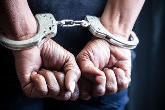 Un roman, condamnat la ani grei de puscarie in Moldova pentru ca a impus patru moldovence sa se prostitueze in Grecia