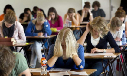 Au inceput examenele de bacalaureat! Astazi elevii care studiaza intr-o alta limba decat romana vor sustine prima proba la BAC - FOTO Au inceput examenele de bacalaureat! Astazi elevii care studiaza intr-o alta limba decat romana vor sustine prima proba la BAC - FOTO