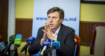 Dorin Chirtoaca catre ACUM: "Nu insistati pe "speakeri temporari", dati speakerul PSRM-ului"