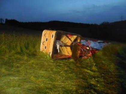 Tragedie in Germania, dupa prabusirea unui balon. 10 turisti, la un pas sa arda de vii Tragedie in Germania, dupa prabusirea unui balon. 10 turisti, la un pas sa arda de vii