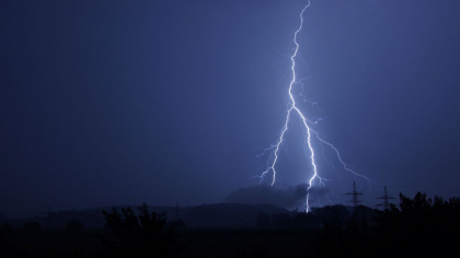 Avertizare meteo: un nou cod galben de averse, descarcari electrice, grindina si vijelie - FOTO