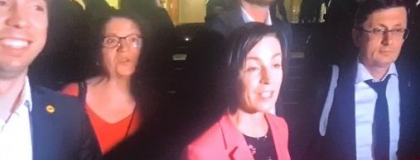 URMARESTE LIVE. Ce se intampla acum la Parlament, unde PSRM si Blocul ACUM s-au asezat la masa de negocieri URMARESTE LIVE. Ce se intampla acum la Parlament, unde PSRM si Blocul ACUM s-au asezat la masa de negocieri