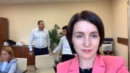 URMARESTE LIVE. Maia Sandu, din interiorul Parlamentului:  "Cum in situatia in care de 3 ore cladirea este inconjurata de politisti, cineva a putut sa treaca si sa aduca o bomba?"