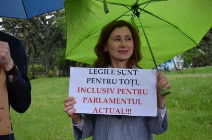 Jurista si directoarea de programe din cadrul Centrului de Resurse Juridice din Moldova, Nadejda Hriptievschi, critica decizia CC: „Termenul limita de dizolvare a Parlamentului e cea mai mare aberatie pe care am vazut-o pana acum. Este sub orice critica” Jurista si directoarea de programe din cadrul Centrului de Resurse Juridice din Moldova, Nadejda Hriptievschi, critica decizia CC: „Termenul limita de dizolvare a Parlamentului e cea mai mare aberatie pe care am vazut-o pana acum. Este sub orice critica”