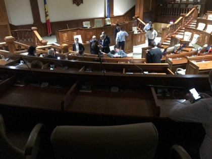 Socialistii, prezenti la sedinta parlamentului, impreuna cu cei din Blocul ACUM - GALERIE FOTO Socialistii, prezenti la sedinta parlamentului, impreuna cu cei din Blocul ACUM - GALERIE FOTO