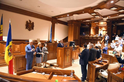 Igor Dodon: "De capacitatea noului Guvern in frunte cu Maia Sandu depinde cat de functional va fi acesta. M-am adresat celor care au fost la guvernare pina in prezent sa asigure trecerea pasnica a puterii in RM" Igor Dodon: "De capacitatea noului Guvern in frunte cu Maia Sandu depinde cat de functional va fi acesta. M-am adresat celor care au fost la guvernare pina in prezent sa asigure trecerea pasnica a puterii in RM"