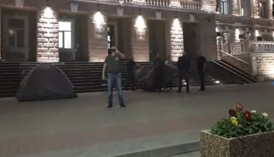 URMARESTE LIVE. Andrei Nastase a mers la MAI: "Se intentioneaza sa se faca retineri, inclusiv in aceasta noapte" URMARESTE LIVE. Andrei Nastase a mers la MAI: "Se intentioneaza sa se faca retineri, inclusiv in aceasta noapte"