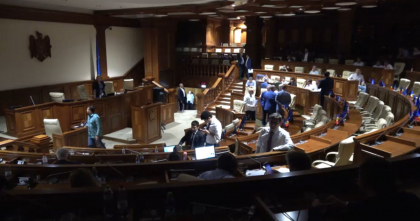 Toate comisiile parlamentare au fost votate unanim de deputati in plen