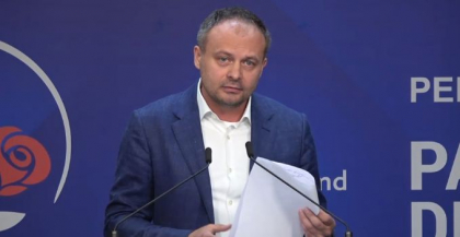 Andrian Candu: "PSRM permanent ne santajau ca daca nu acceptam sa mergem cu ei, atunci ei vor face coalitie cu blocul ACUM" Andrian Candu: "PSRM permanent ne santajau ca daca nu acceptam sa mergem cu ei, atunci ei vor face coalitie cu blocul ACUM"