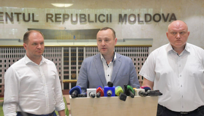 Declaratia PSRM privind situatia politica actuala: "Toate actiunile PD si ale liderilor sai nu sunt altceva decit uzurparea puterii de stat, care, conform Constitutiei, este cea mai grava crima impotriva poporului si a tarii" Declaratia PSRM privind situatia politica actuala: "Toate actiunile PD si ale liderilor sai nu sunt altceva decit uzurparea puterii de stat, care, conform Constitutiei, este cea mai grava crima impotriva poporului si a tarii"