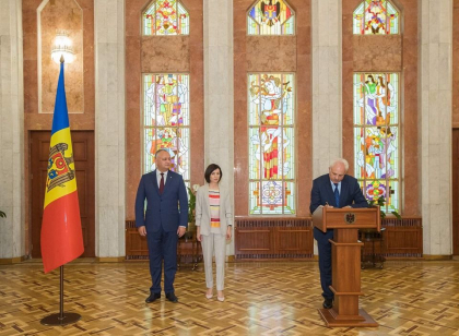 La presedintie, in prezenta lui Igor Dodon si Maiei Sandu, Vasile Sova a depus juramantul in calitate de viceprim-ministru - FOTO
