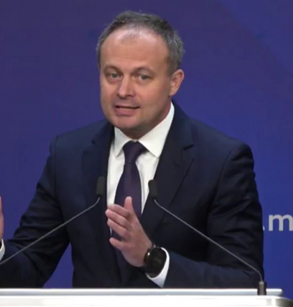 "Oamenii care au fost la manifestatia democratilor spun ca au fost obligati de sefii lor sa vina." Cum raspunde Andrian Candu "Oamenii care au fost la manifestatia democratilor spun ca au fost obligati de sefii lor sa vina." Cum raspunde Andrian Candu