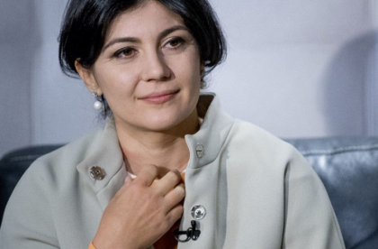 Silvia Radu ar fi primit o scrisoare de la subalternii sai: "Vrem demisia dvs. daca va considerati persoana onesta si care chiar vreti sa faceti bine pentru tara, aratati ca va pasa. Lumea se teme sa iasa in oras, iar asta e grav si la sigur nu e democratie" Silvia Radu ar fi primit o scrisoare de la subalternii sai: "Vrem demisia dvs. daca va considerati persoana onesta si care chiar vreti sa faceti bine pentru tara, aratati ca va pasa. Lumea se teme sa iasa in oras, iar asta e grav si la sigur nu e democratie"