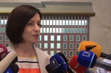 URMARESTE LIVE. Maia Sandu sustine un briefing de presa: "-Intrarea in Guvern e blocata acum. -SPPS va asigura paza? -Nu, dar nu ne este frica" URMARESTE LIVE. Maia Sandu sustine un briefing de presa: "-Intrarea in Guvern e blocata acum. -SPPS va asigura paza? -Nu, dar nu ne este frica"