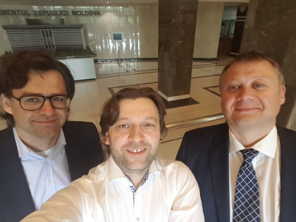 Dumitru Alaiba intr-un selfie alaturi de Nicu Popescu si Vadim Branzan, noii ministri veniti din diaspora, care au depus juramantul cu putin timp in urma: „Va promit, acest guvern este cel mai profesionist pe care l-am avut vreodata in aproape trei decenii” - FOTO Dumitru Alaiba intr-un selfie alaturi de Nicu Popescu si Vadim Branzan, noii ministri veniti din diaspora, care au depus juramantul cu putin timp in urma: „Va promit, acest guvern este cel mai profesionist pe care l-am avut vreodata in aproape trei decenii” - FOTO