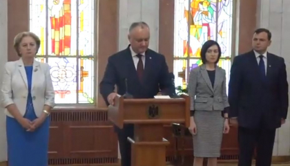 Igor Dodon a semnat un decret prin care anuleaza decretul lui Pavel FIlip de dizolvare a parlamentului si numirea datei alegerilor anticipate Igor Dodon a semnat un decret prin care anuleaza decretul lui Pavel FIlip de dizolvare a parlamentului si numirea datei alegerilor anticipate