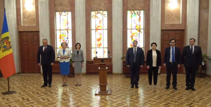 Ministrii din diaspora au ajuns la presedintie si depun juramantul. Cine sunt acestia - GALERIE FOTO/VIDEO Ministrii din diaspora au ajuns la presedintie si depun juramantul. Cine sunt acestia - GALERIE FOTO/VIDEO