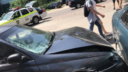 Detalii despre accidentul in care un barbat a murit, iar doua persoane au ajuns la spital, dupa ce o masina a intrat intr-o multime de oameni la o statie din sectorul Botanica