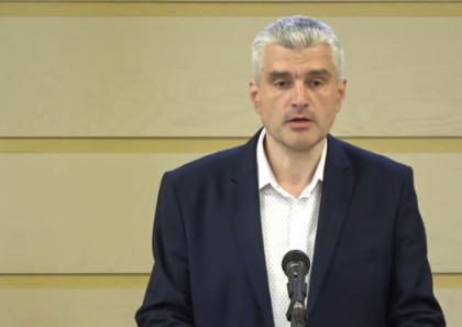 Alexandru Slusari: "Mai multe documente ale comisiilor anterioare de ancheta privind furtul de la BEM au disparut, a ramas doar hotararea parlamentului privind instituirea acestei comisii" Alexandru Slusari: "Mai multe documente ale comisiilor anterioare de ancheta privind furtul de la BEM au disparut, a ramas doar hotararea parlamentului privind instituirea acestei comisii"