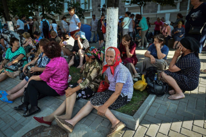 The New York Times: Moldova are un guvern nou. Cel vechi refuza sa plece